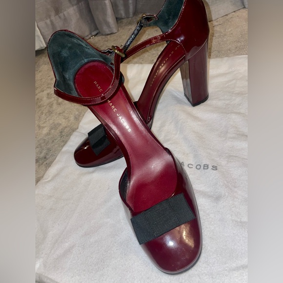 "MARC BY MARC JACOBS” Raspberry Patent Leather Mary Jane Silhouette - Picture 5 of 7
